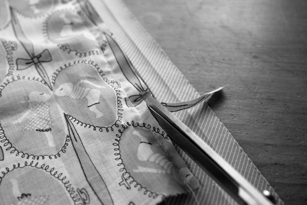 The Makers' Journal HOW TO finish raw edges option 1.