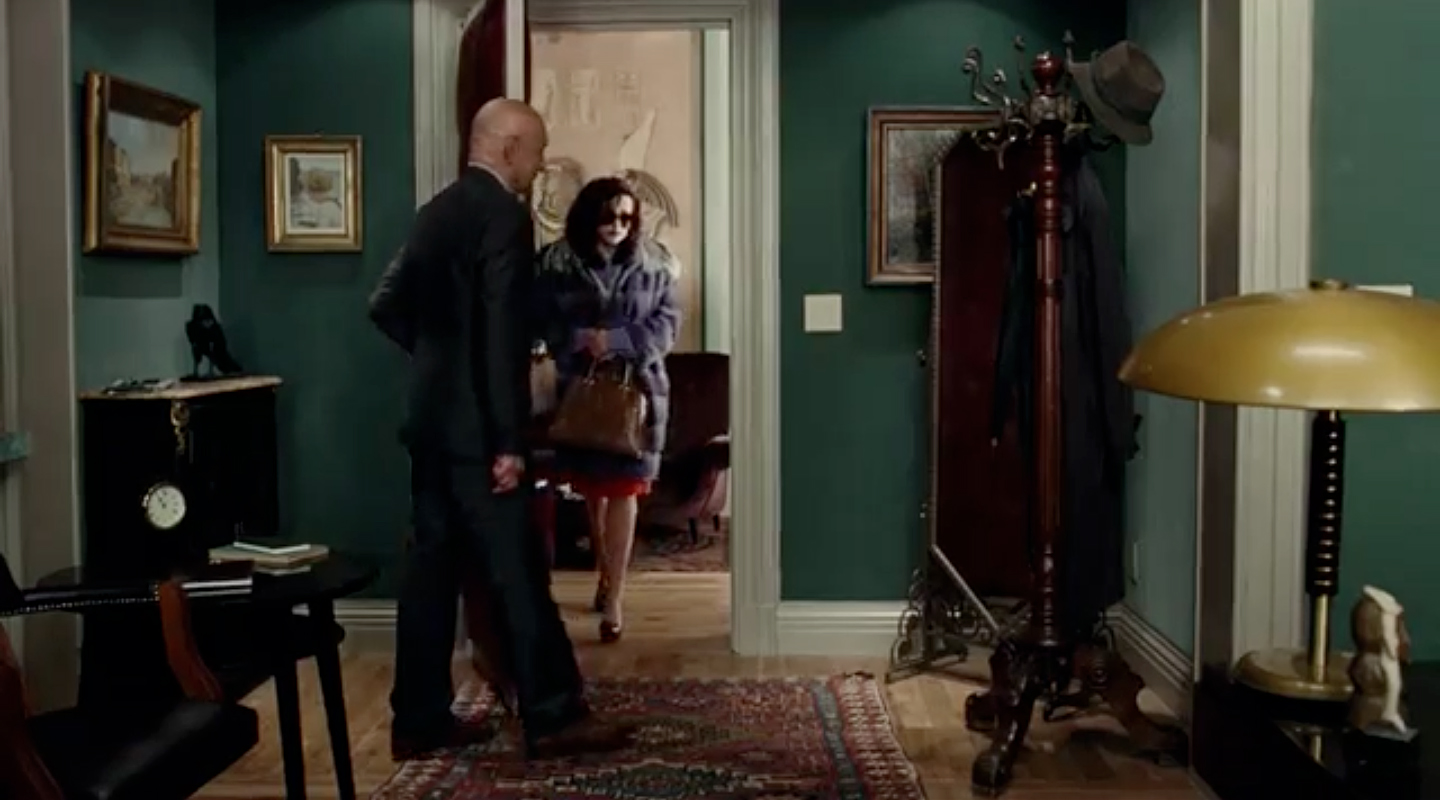 http://2.bp.blogspot.com/-1NmAi2wIQio/T8FKKyXDsSI/AAAAAAAAHtM/Dqe6iUMRJVA/s1600/Helena-Bonham-Carter_Prada_3.jpg