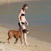 Στην Ελλάδα η Βανέσα Παραντί με τη σκυλίτσα της...