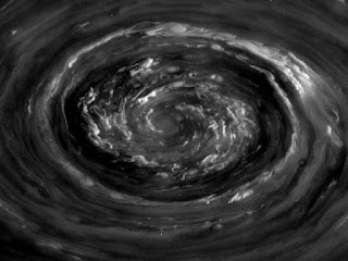 Гигантский гексагон на Сатурне, снятый узкоугольной камерой Кассини с расстояния 400 048 км