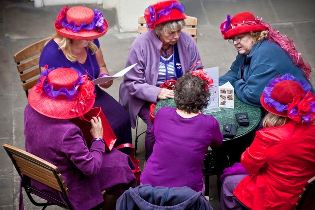 Képtalálat a következőre: „old lady in purple dress and red hat”