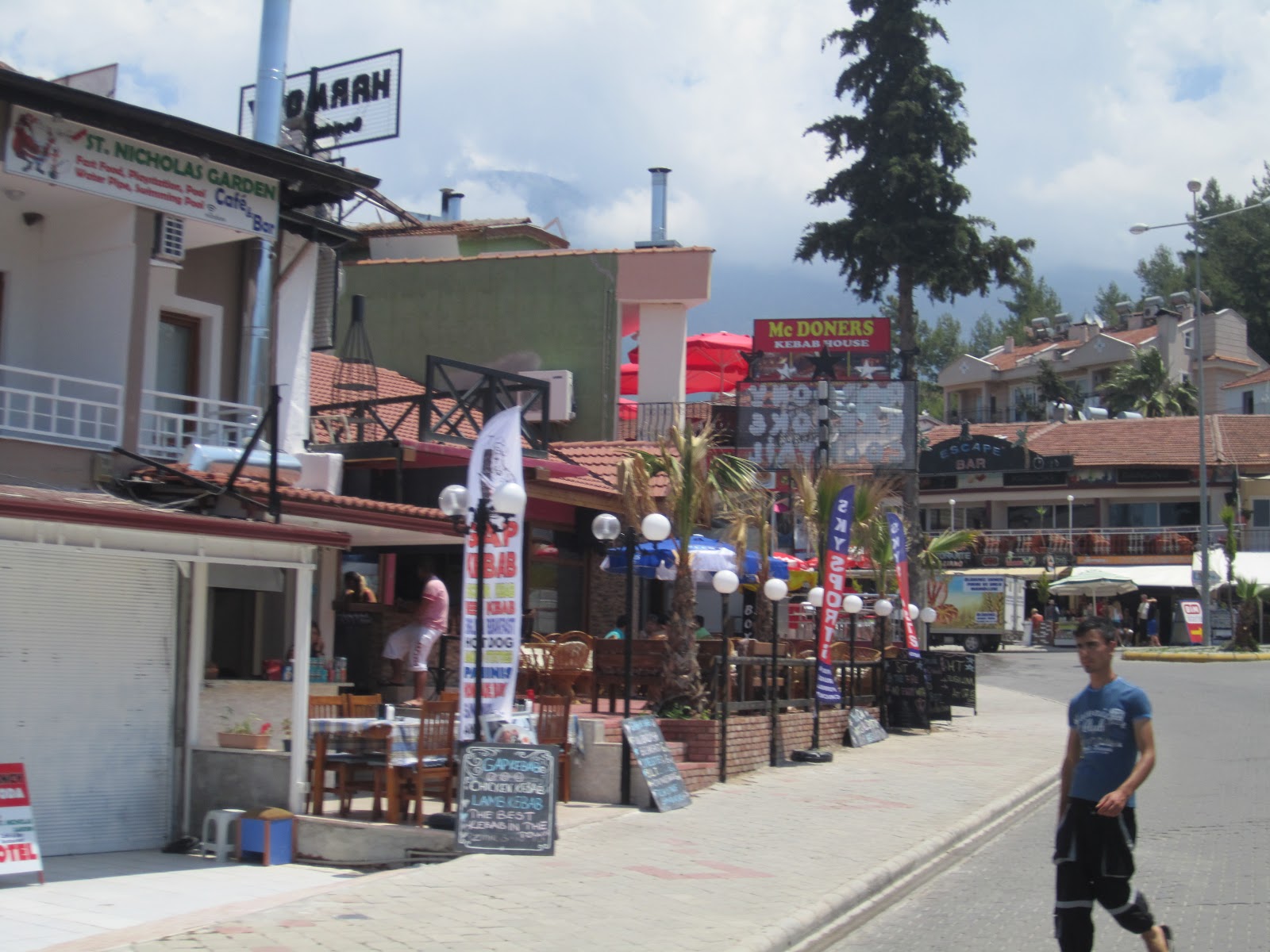 The Travelling Mcfrothys Tourists