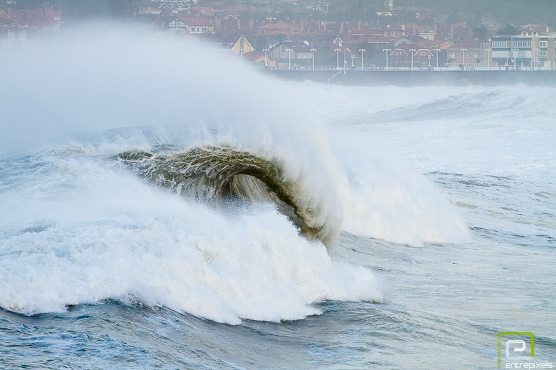 Olas del temporal marítimos de Gijón