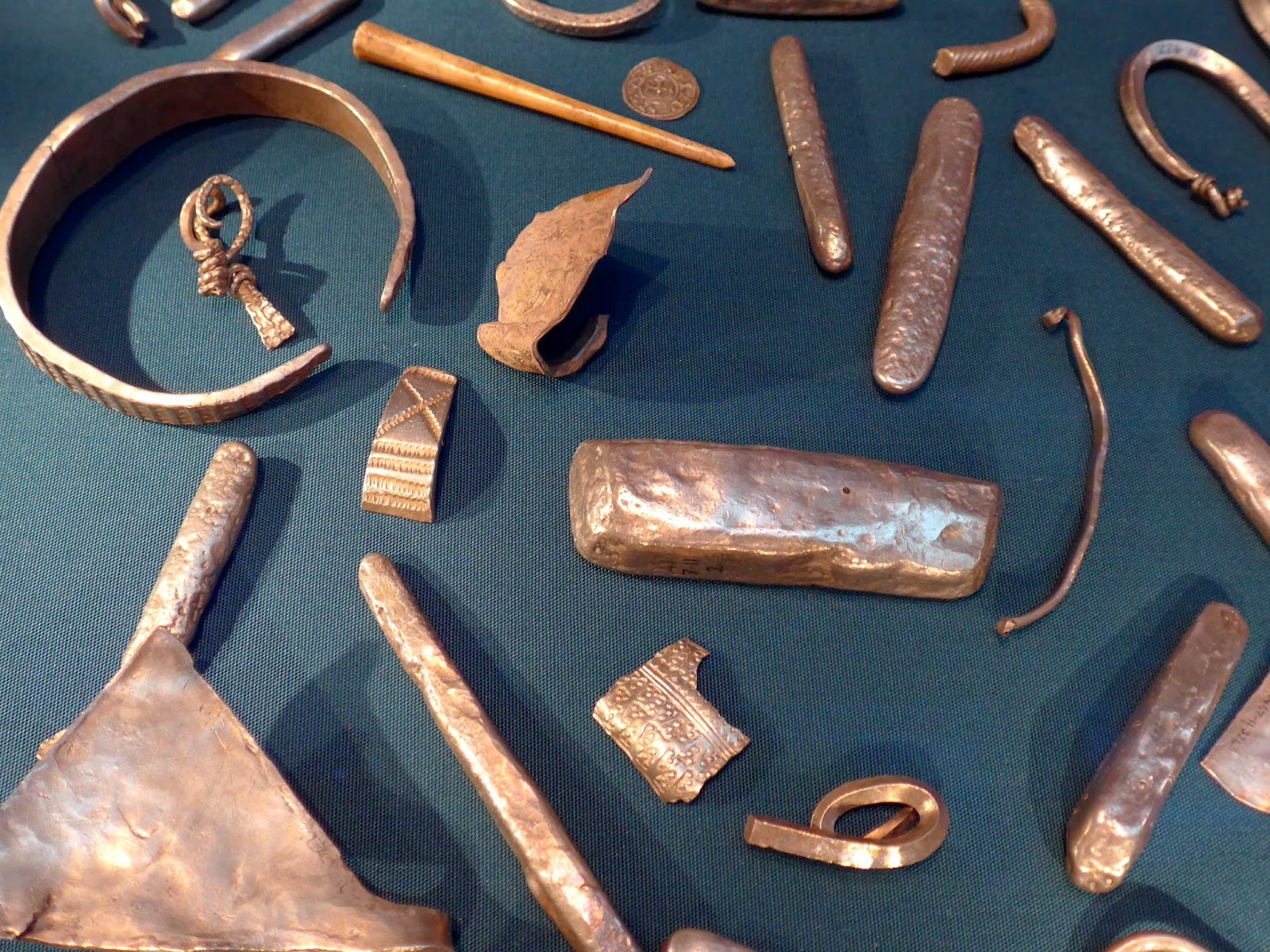 Artefacts encounters with objects in museums Viking currency