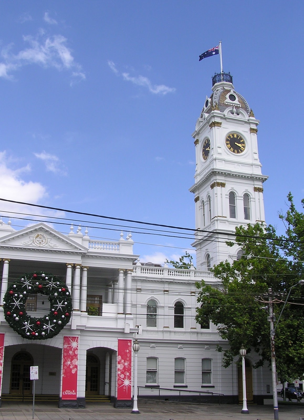 Neesie Natters Malvern Town Hall