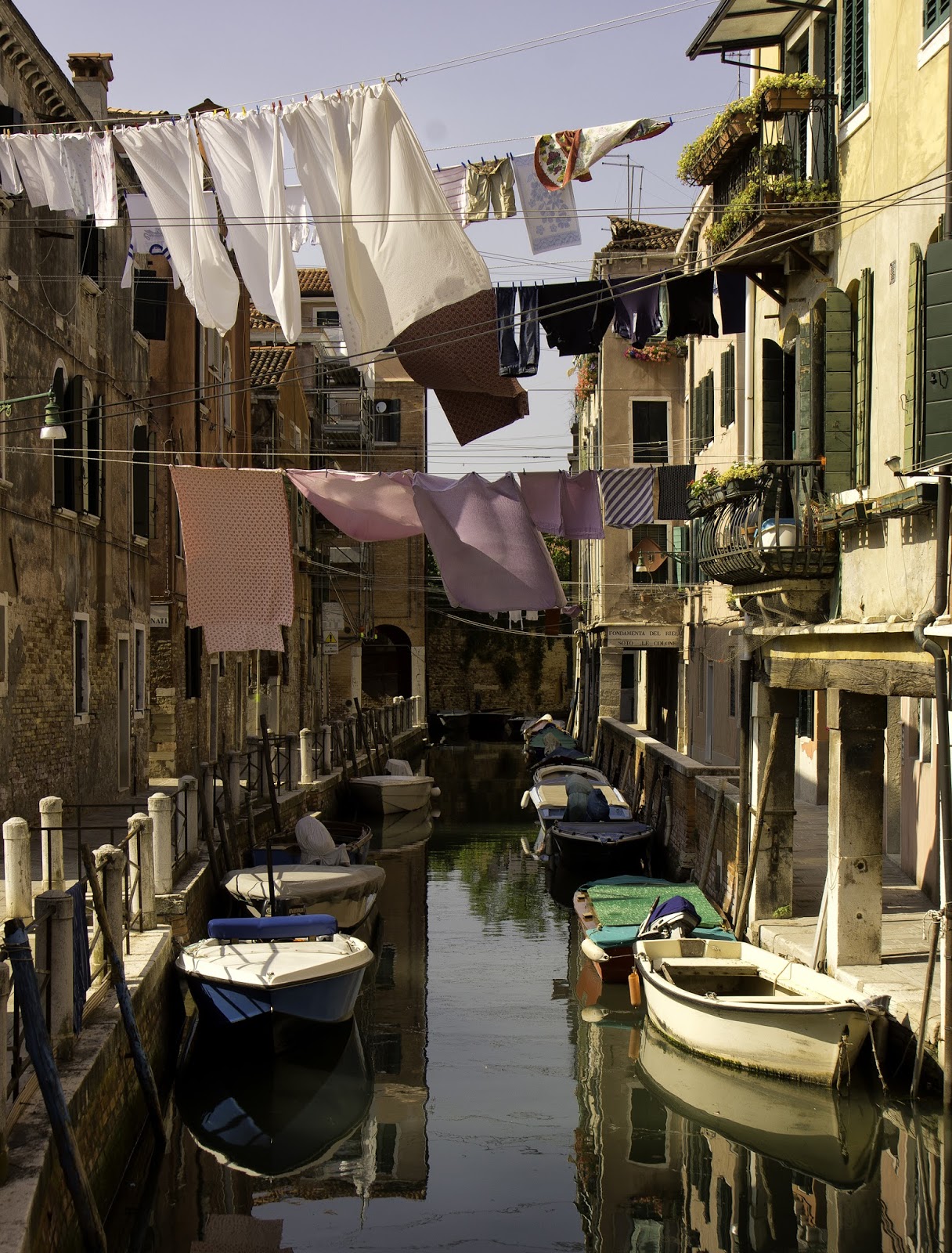 Dancing to Sculpture Laundry in Venice