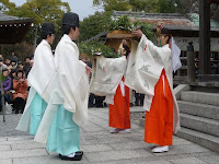 この福笹を家庭に持ち帰れば幸運に恵まれ、「方災難除守」・「招福・無病息災」 この福笹を家庭に持ち帰れば幸運に恵まれ、「方災難除守」・「招福・無病息災」