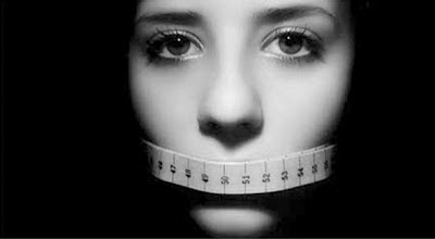 LA ADOLESCENCIA : PROBLEMAS ALIMENTICIOS EN LOS ADOLESCENTES LA ADOLESCENCIA : PROBLEMAS ALIMENTICIOS EN LOS ADOLESCENTES