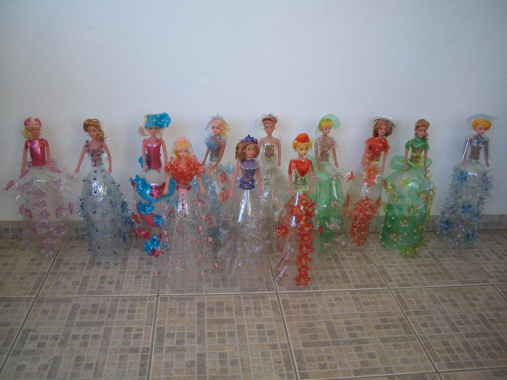 Artesanato com garrafas pet Bonecas de garrafa pet feitas há 12 anos atrás Adesivo De Espelho ~ Artesanato com garrafas pet Bonecas de garrafa pet feitas há 12 anos atrás
