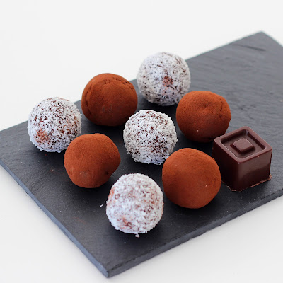 Truffes avocat - chocolat Illustration 2 truffes avocat - chocolat noir