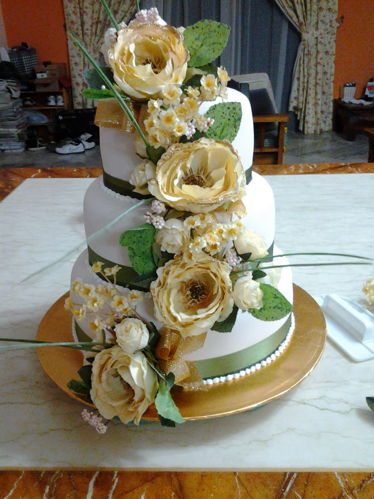 Homemade sweet treats.... wedding cake delivered to MAEPS