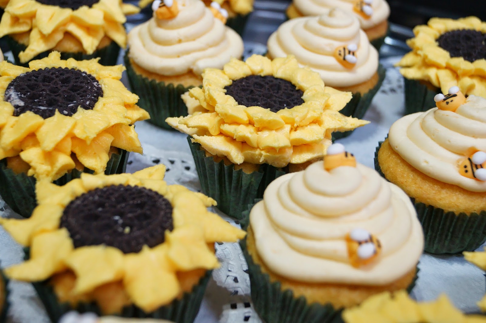 In the Kitchen with Jenny Sunflower Cupcakes Tutorial