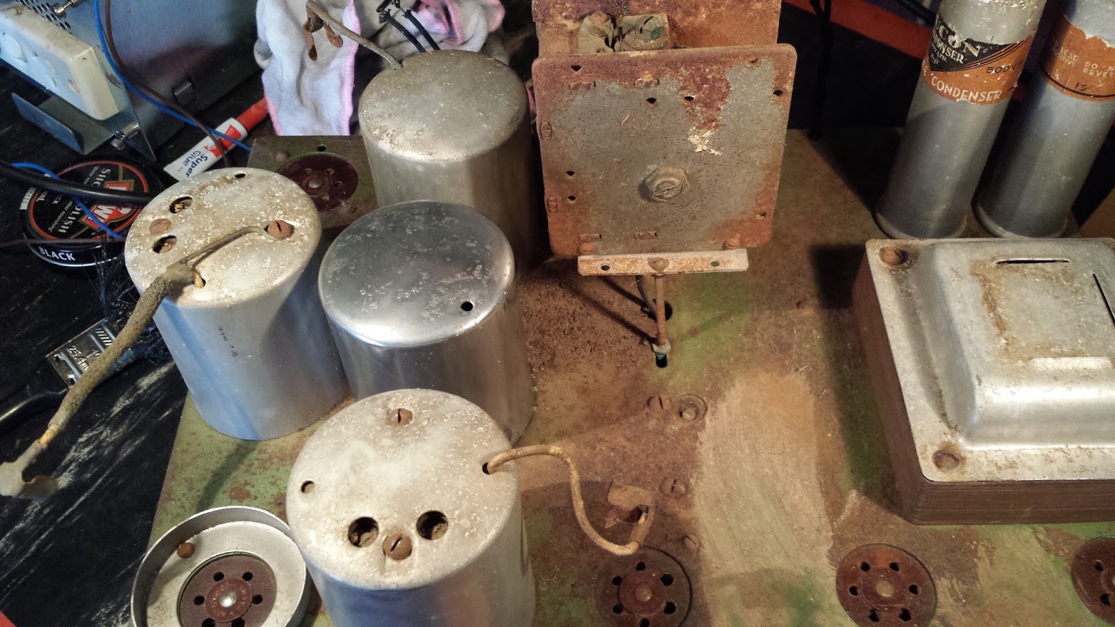 Vintage radio restoration