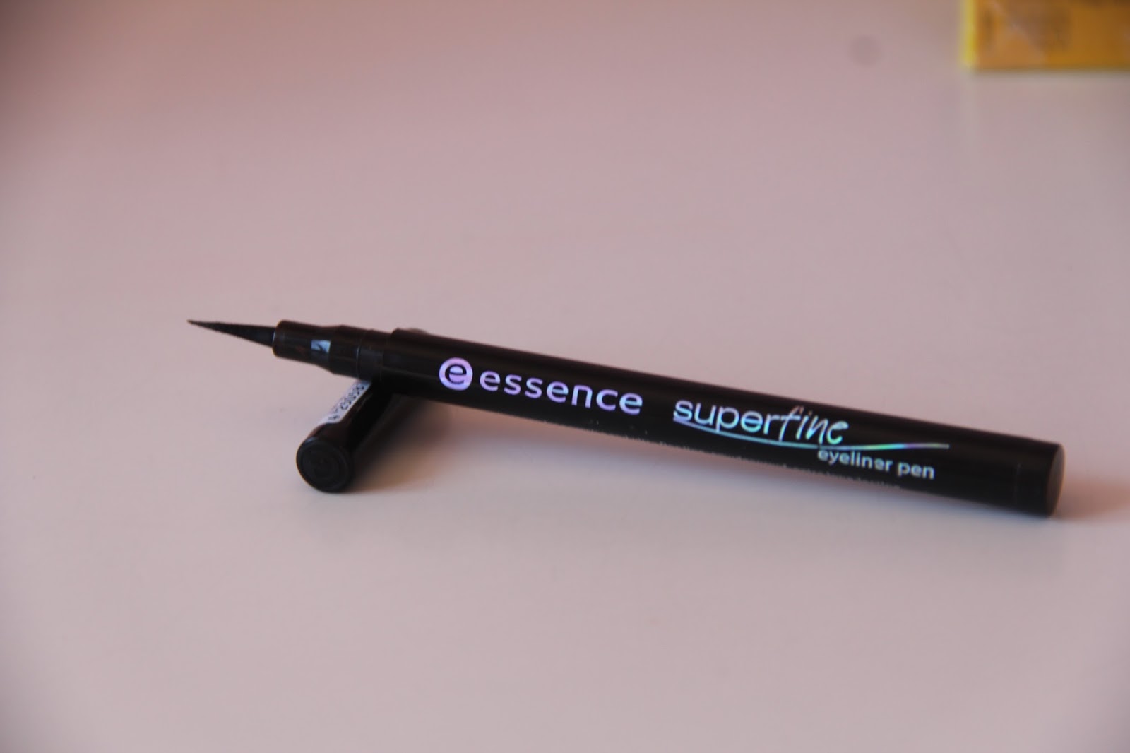 Il tempo del make up Review Superfine eyeliner pen Essence