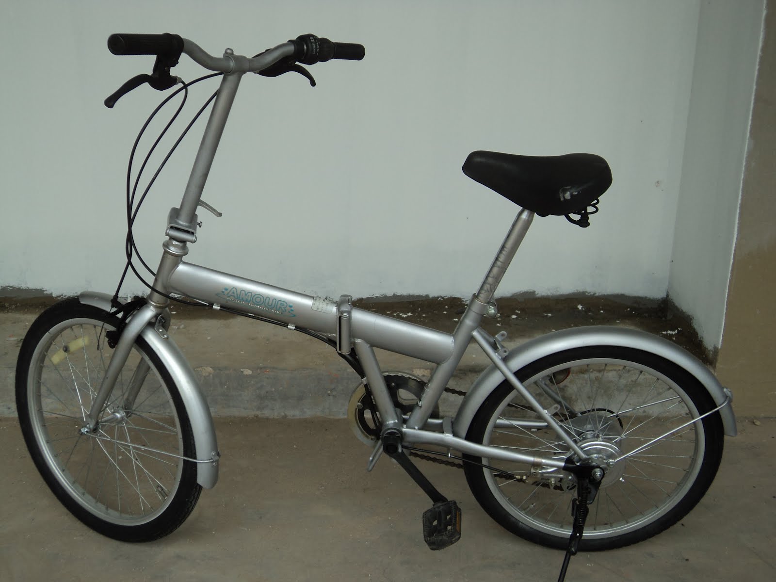 The Right Bike Store II 20" / 6 Speed Imported Used Folding Bicycle