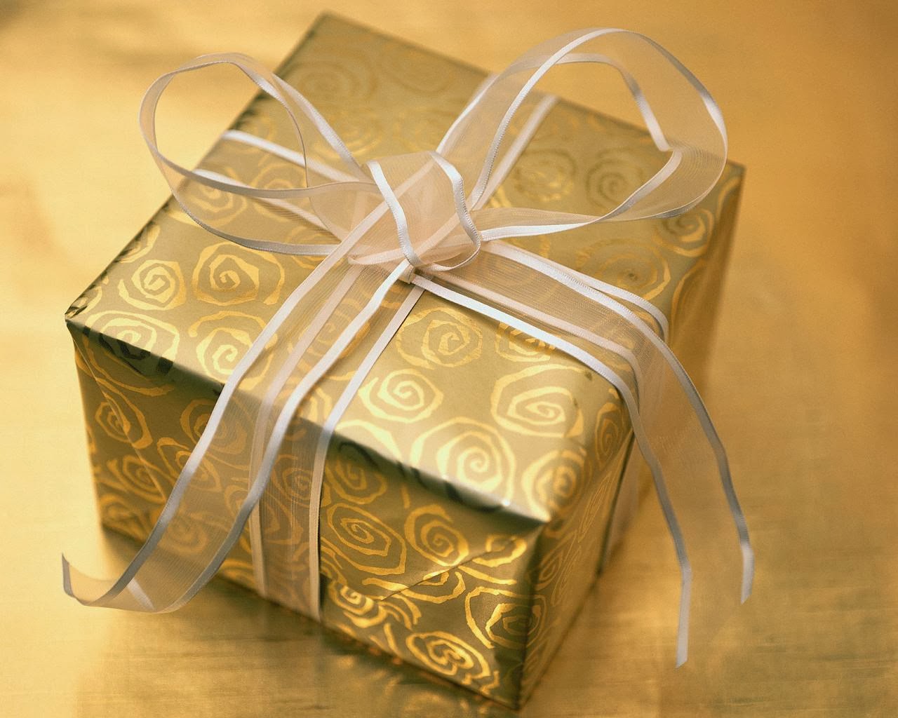 The Gold Wrapping Paper An Inspirational Short Christmas Story