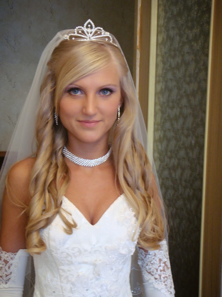 wedding hairstyles with tiara wedding hairstyles with tiara Bridal Tiaras for all Wedding Hair Styles