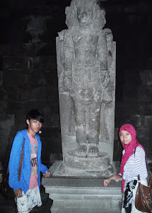 Di Candi Perambanan