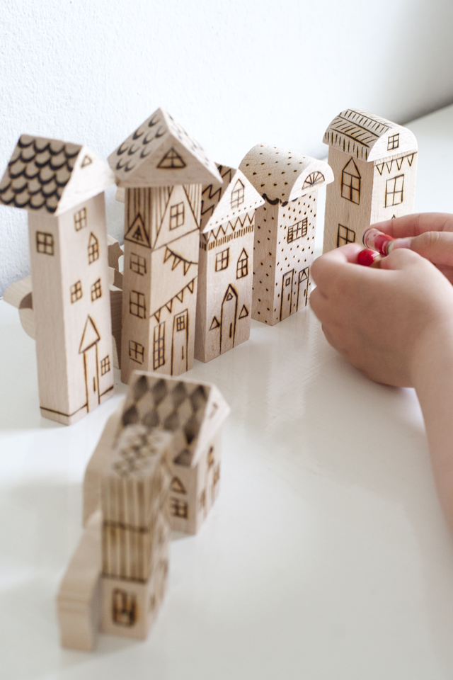 UKKONOOA Polttokuvioidut palikat / Wood Burned Toy Blocks