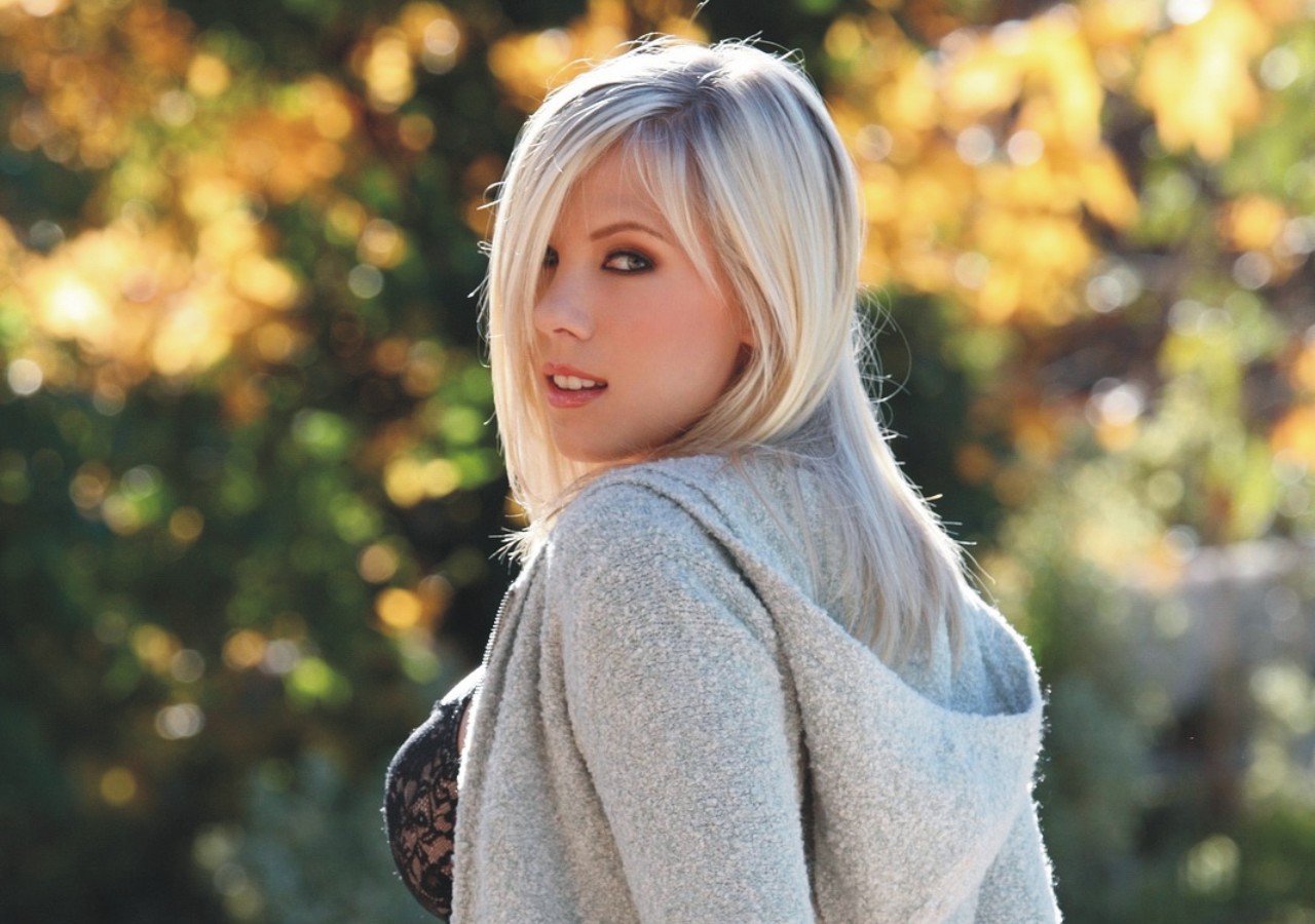 BIBI JONES | COMPLIMENTARY WALLPAPER