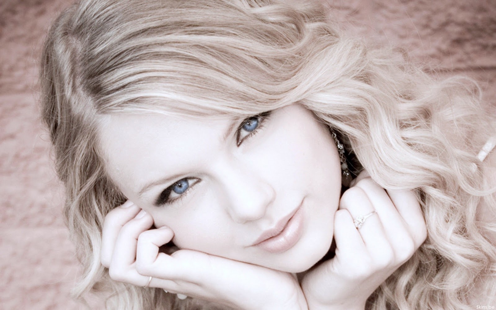 http://2.bp.blogspot.com/-1k8s3NENqr0/Tf0eBXP9VNI/AAAAAAAAAsc/CDeQ7NtBXeQ/s1600/2Beautiful+eyes+of+Taylor+Swift.jpg