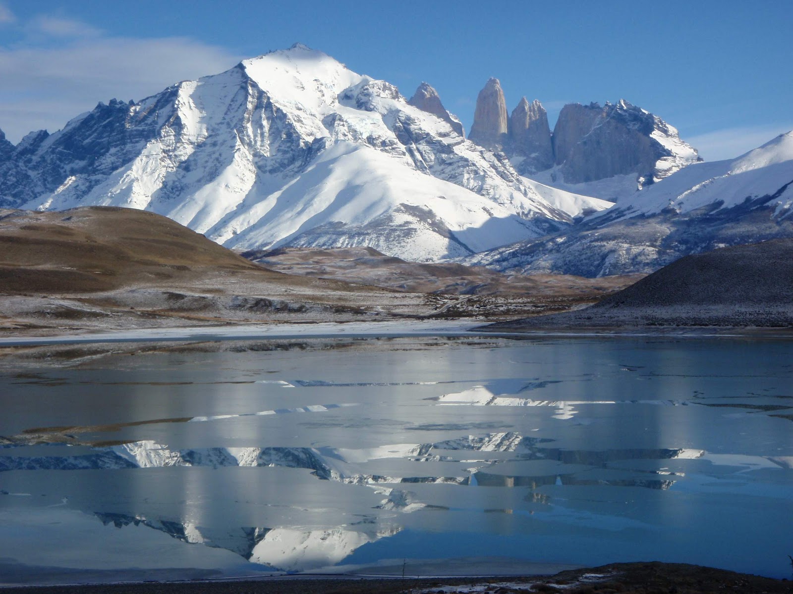 http://2.bp.blogspot.com/-1kXAGwihy4U/UCafsFjuvfI/AAAAAAAAErw/8qKOfCCohBU/s1600/torres-del-paine-chile-p.jpg