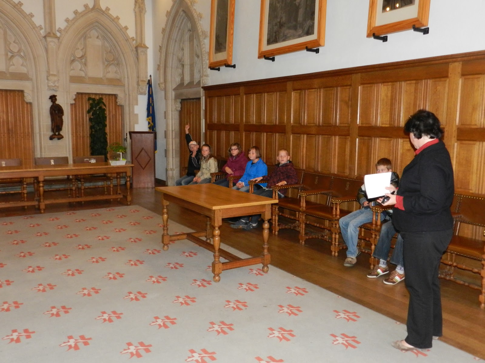 de klimroosjes Uitstap naar het stadhuis van Ieper