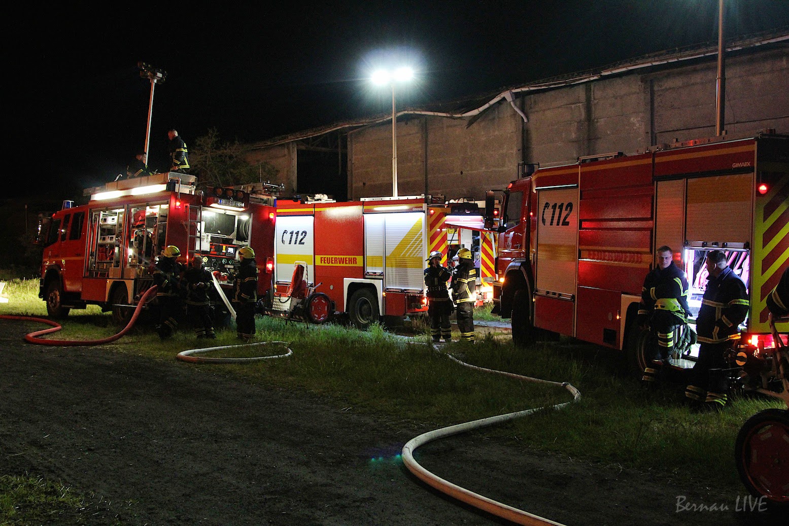 Bernau: Grosseinsatz der Feuerwehr - Scheunenbrand... 19 Bernau LIVE - Dein Stadtmagazin für Bernau bei Berlin