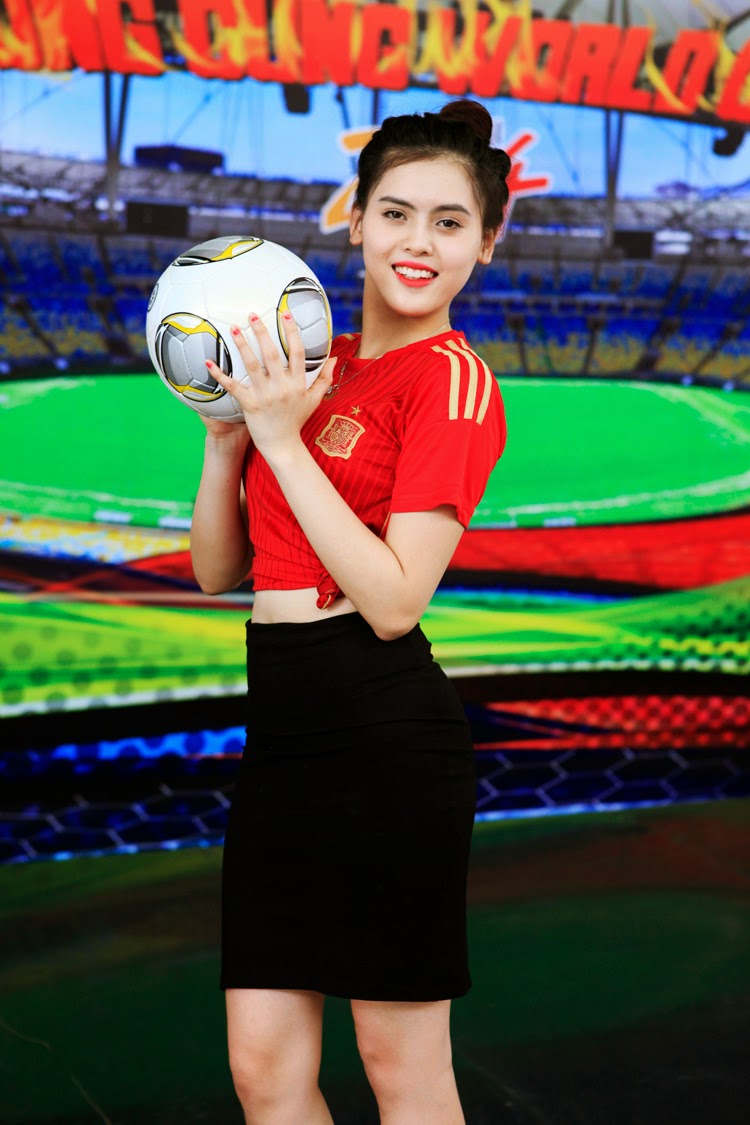 Các thiếu nữ Việt nóng bỏng cùng World Cup 2014