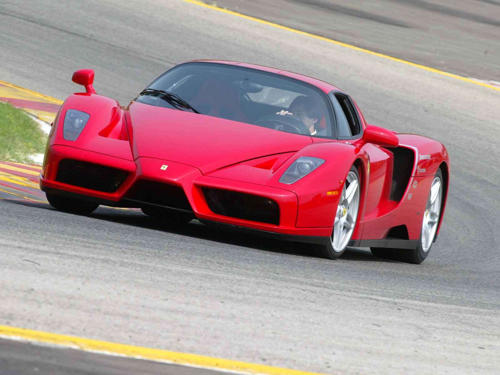 http://2.bp.blogspot.com/-1ptBsJ1-RFc/ThzAuFc8ItI/AAAAAAAAB60/XGZ1Etu9xJ8/s1600/Ferrari+Enzo++2013+pic5.jpg