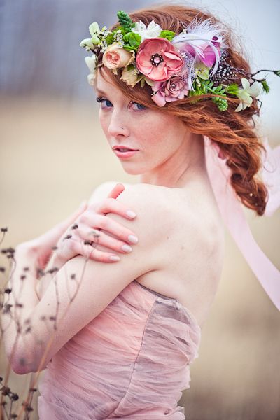 peinados con diademas de flores - peinados cabello suelto - peinados con diademas de flores