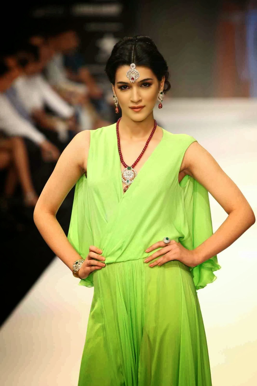 yevadu 3 film heroine name 1 movie heroine kriti sanon pics filmy trend yevadu 3 film heroine name 1 movie heroine kriti sanon pics filmy trend