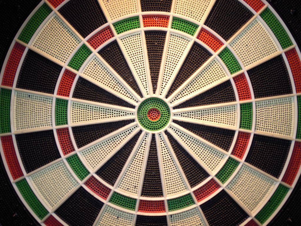 Karaoke Bar Contraste Barcelona Bar con diana de dardos barcelona