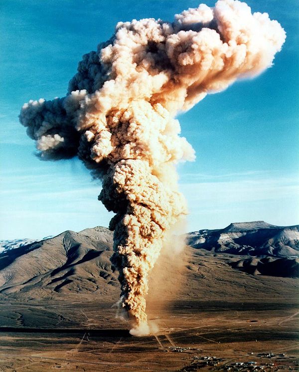 http://2.bp.blogspot.com/-1r3PATv2Oms/UR8tkNchdhI/AAAAAAAAjek/AF2qQCtm8Pk/s1600/nuclear-test.jpg