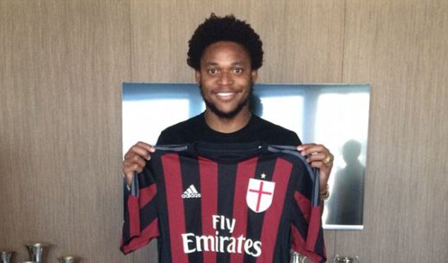 Luiz Adriano Tak Takut dengan Kutukan Nomor Sembilan di Milan Luiz Adriano Tak Takut dengan Kutukan Nomor Sembilan di Milan