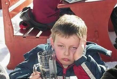 lustige Kinder mit Bier lustige Kinder mit Bier