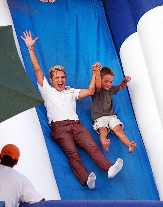 celebrity gossip 4 all Here Corey Feldman brings his childhood after