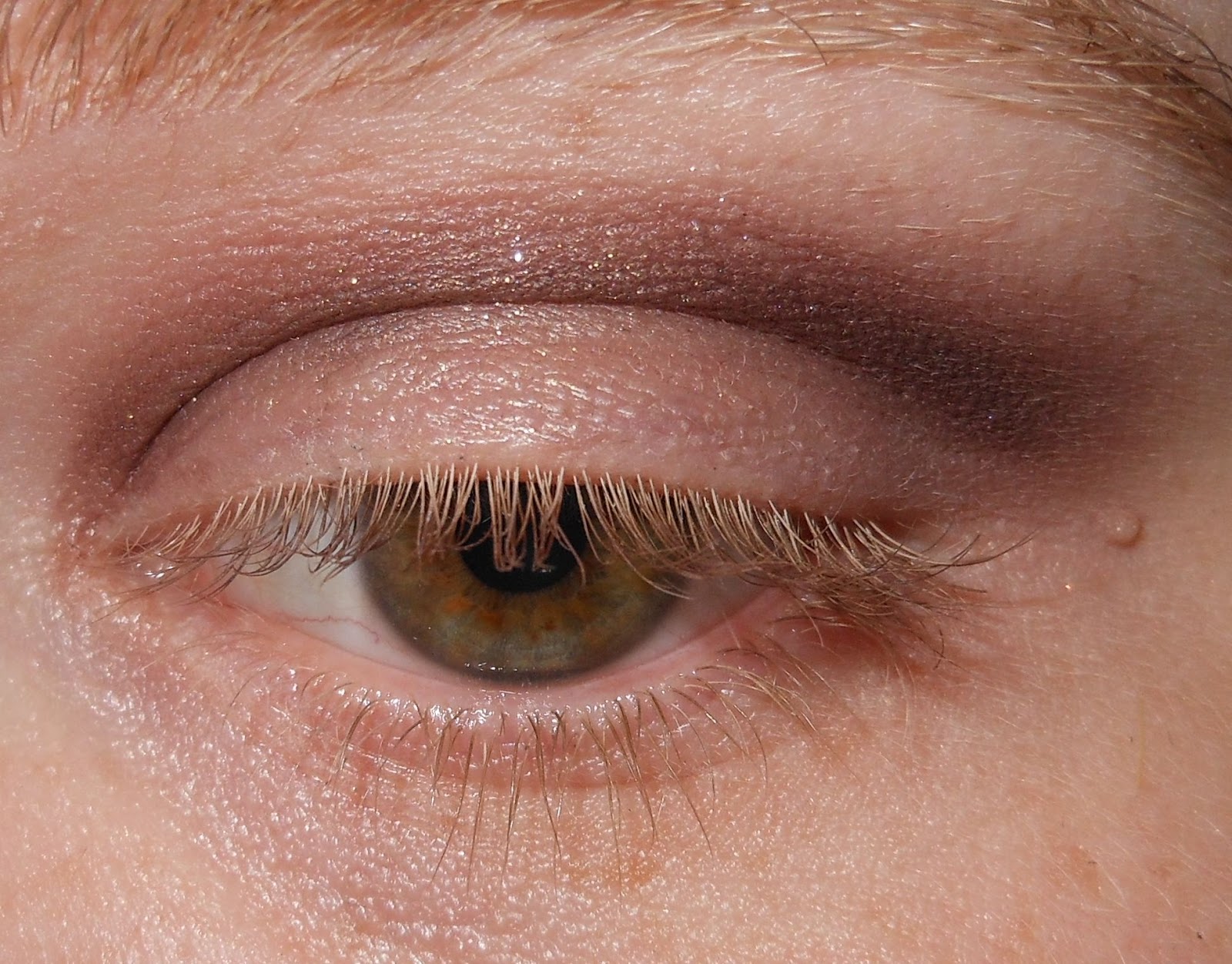 KalamityJane Glittering Gold Eye Tutorial