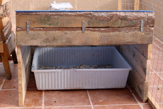 The toilet tray fits inside very nicely The toilet tray fits inside very nicely