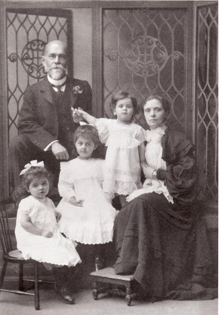 Manmatha+Mallik+and+his+wife+Jeanne+Marie+Rey+with+their+first+three+children+-+January+1905
