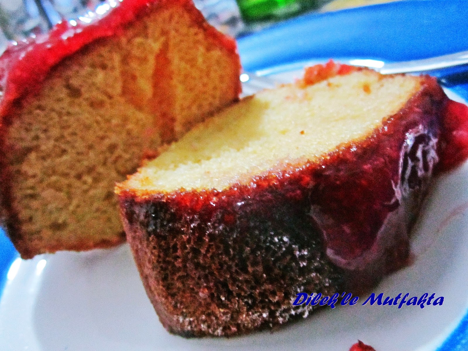 Pudingli Çilek Soslu Kek Dilek�le Mutfakta