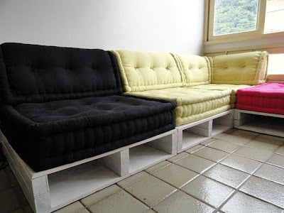 10 ideias de sofás de paletes de madeira reciclados