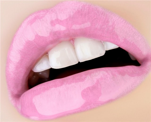 Lip Kiss HD Wallpapers - Happy Christmas Day Wallpaper, Wishes, Quotes