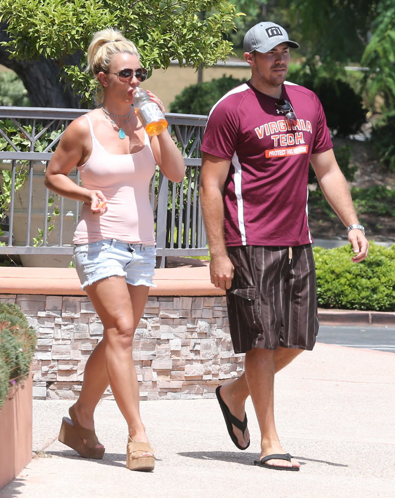 Britney Feed Rss Spear Upskirt