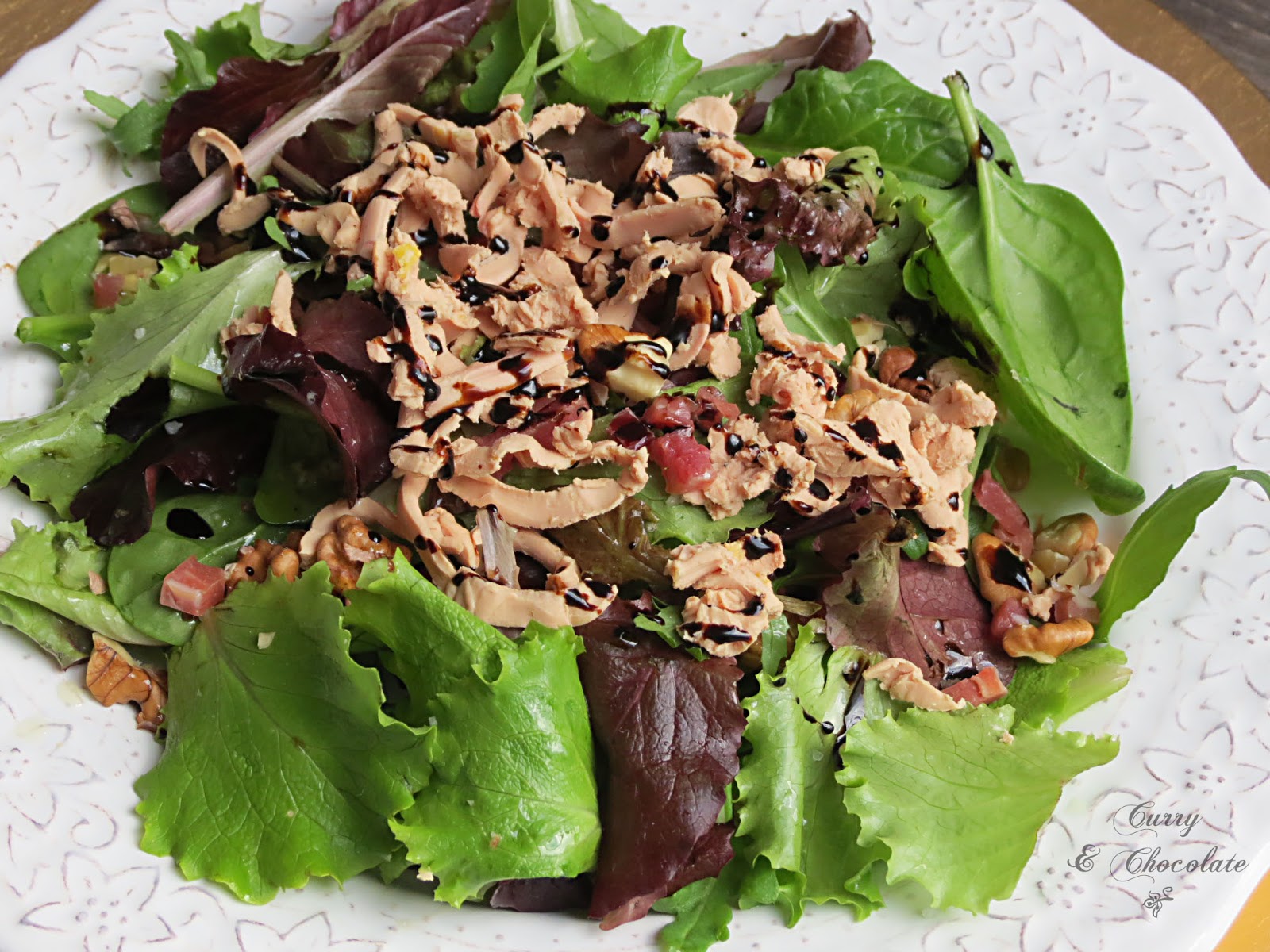 Ensalada de brotes verdes con virutas de jamón y foie – Salad with shaved foie gras and prosciutto Ensalada de brotes verdes con virutas de jamón y foie – Salad with shaved foie gras and prosciutto