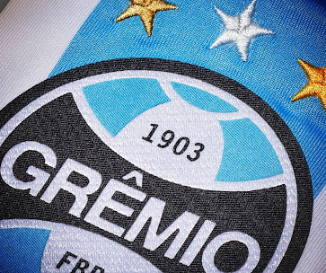 http://2.bp.blogspot.com/-1zoLgpmftzY/VK-V6IQseqI/AAAAAAAAe-I/AUv9sYdFbq0/s363/gremio-2015-umbro-home-kit%2B(3).jpg