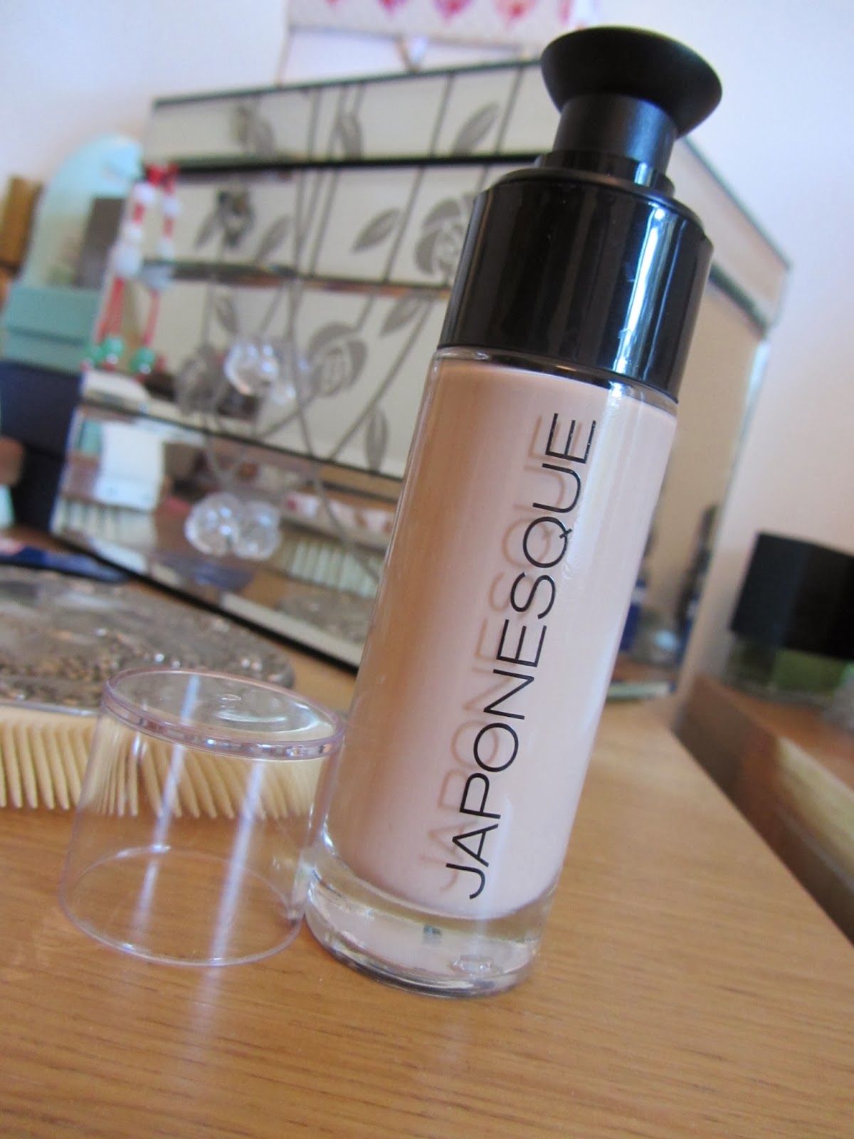 What Laura Loves Today Japonesque Luminous Foundation Review
