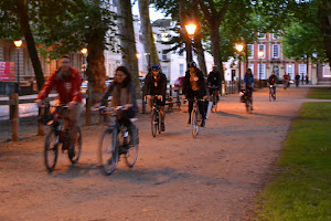 beautiful people on bikes