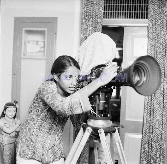 Tamil Actress Suhasini Operating Camera Tamil Actress Suhasini Operating Camera