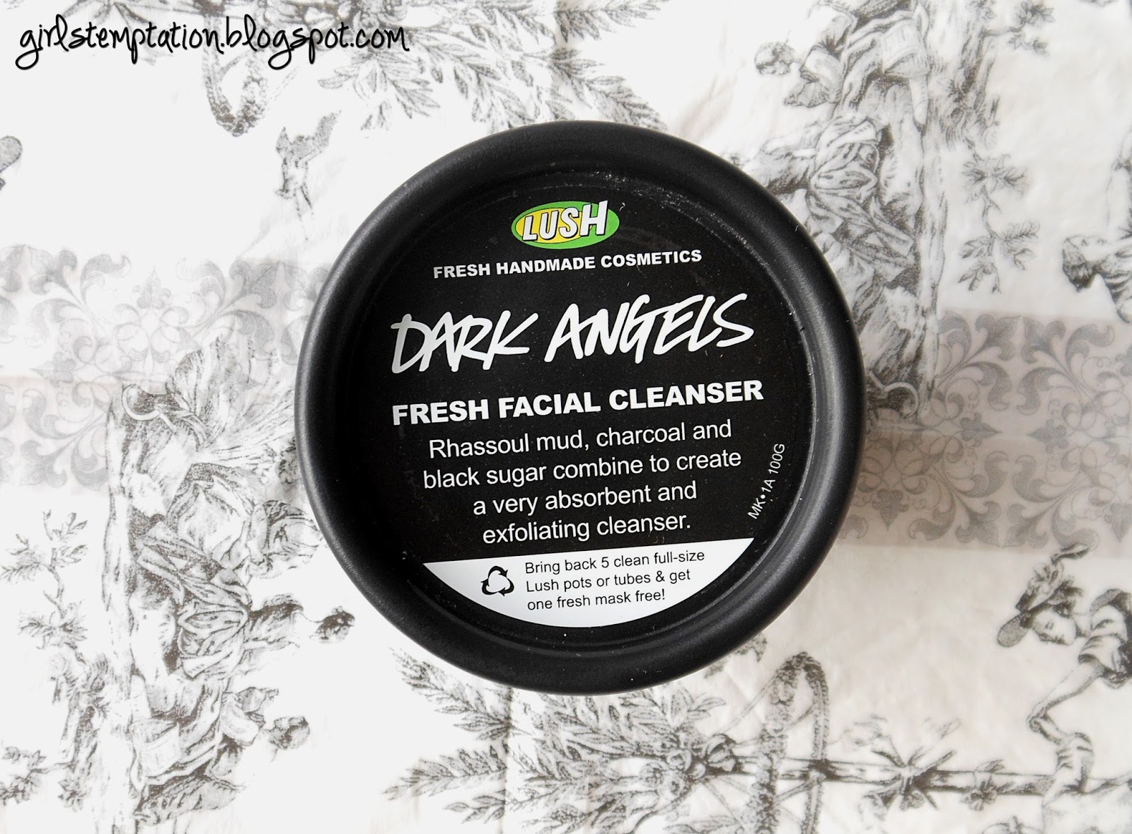 Lush Dark Angels Fresh Facial Cleanser (Review) Girl's temptations